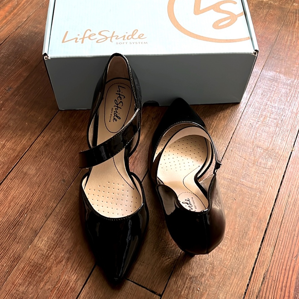 Life Stride Black Patent Leather Low Heels